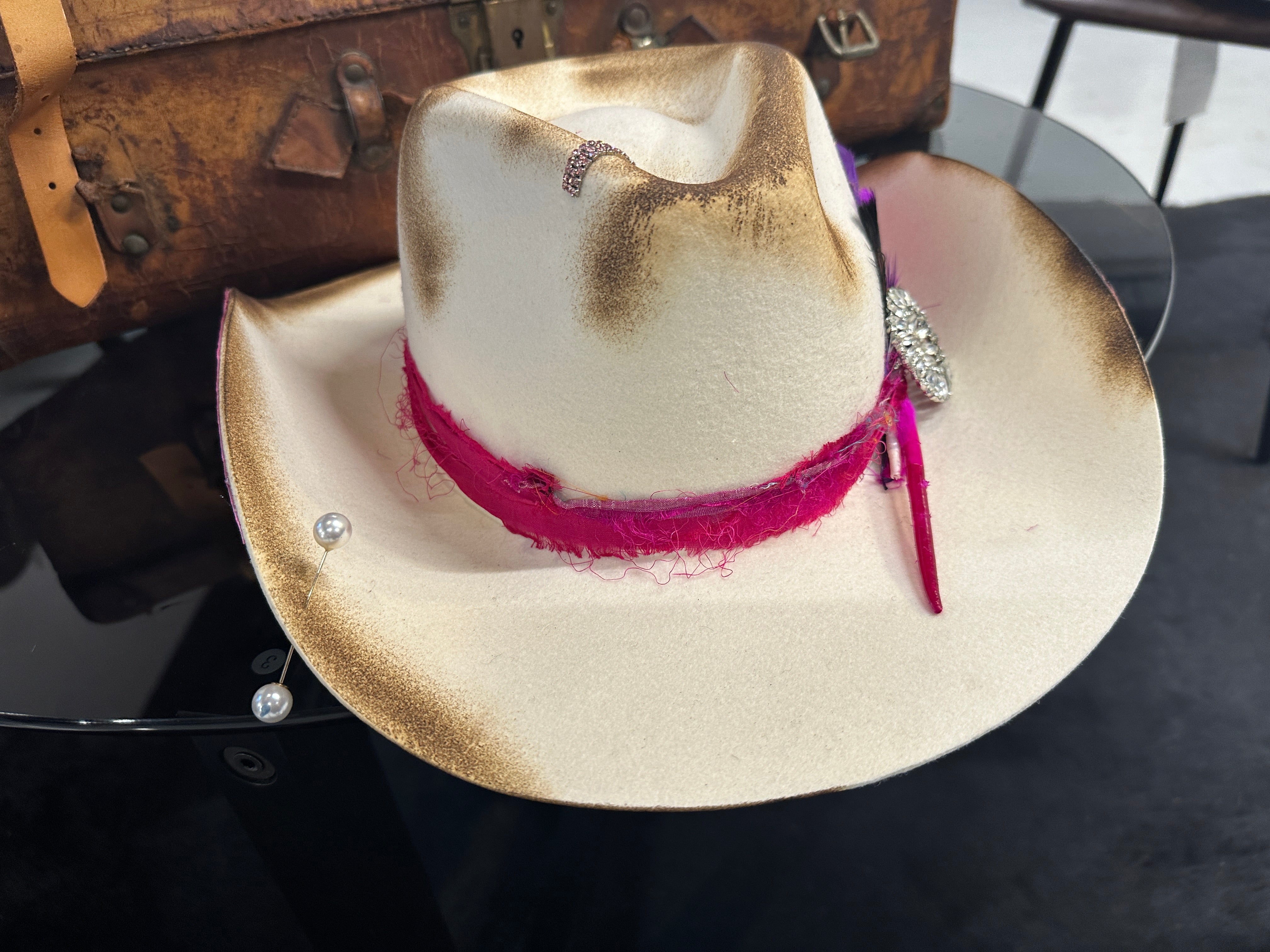 M - White pink cowboy