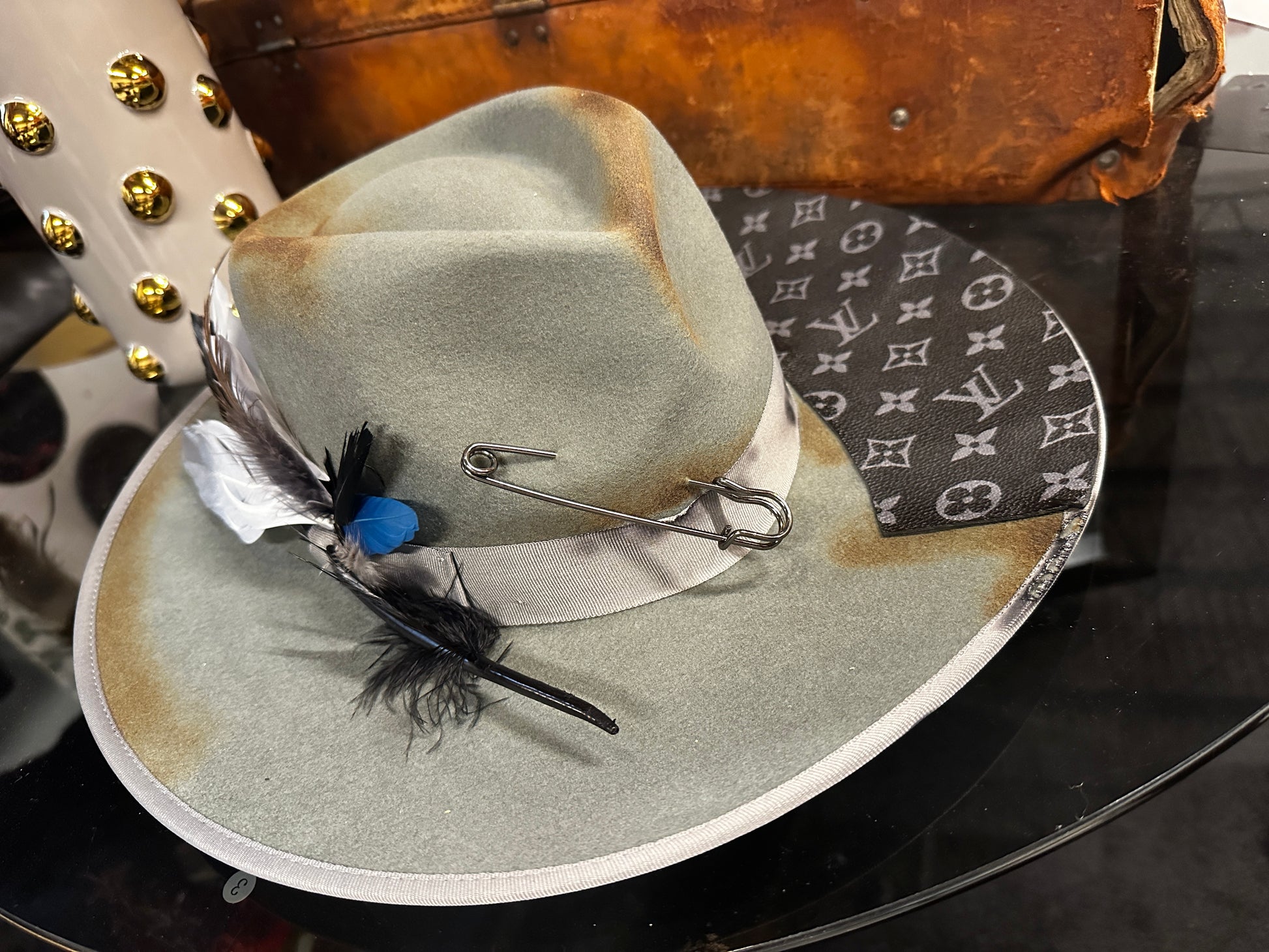 M/L - Grey LV