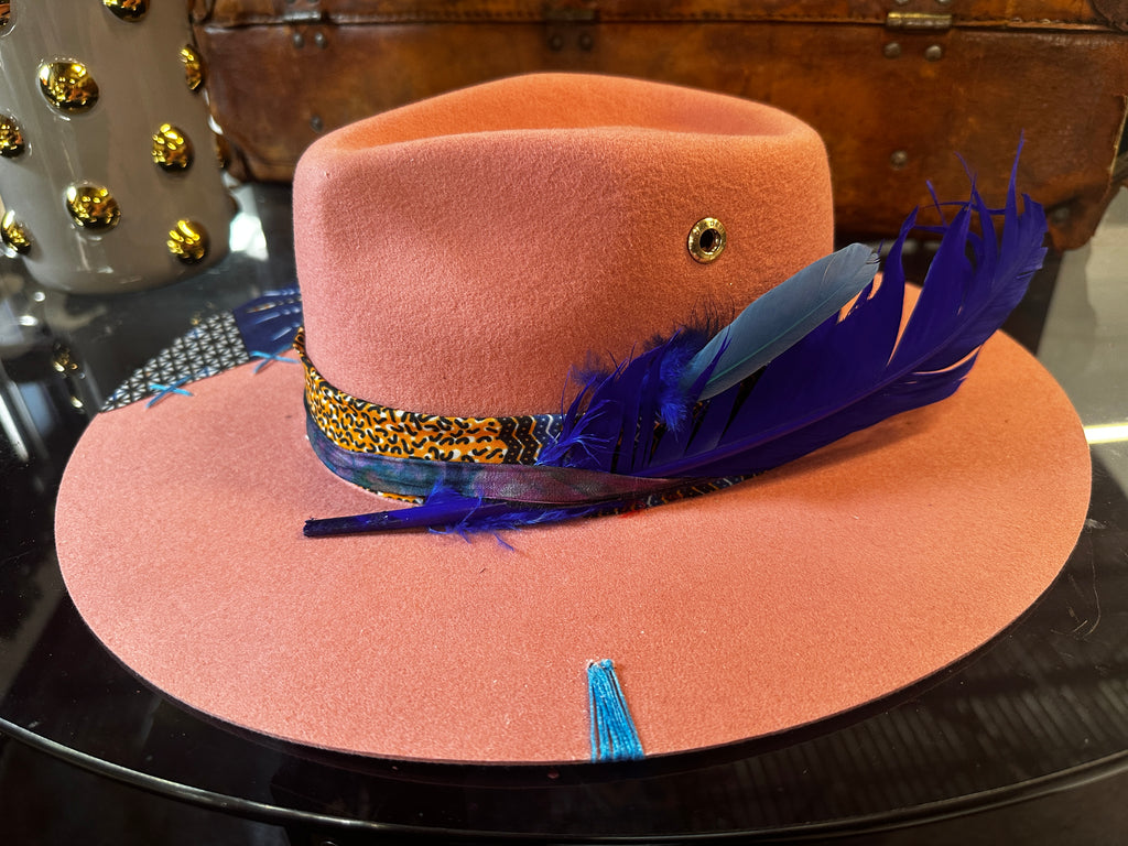 M - Pinky - Fedora Designs