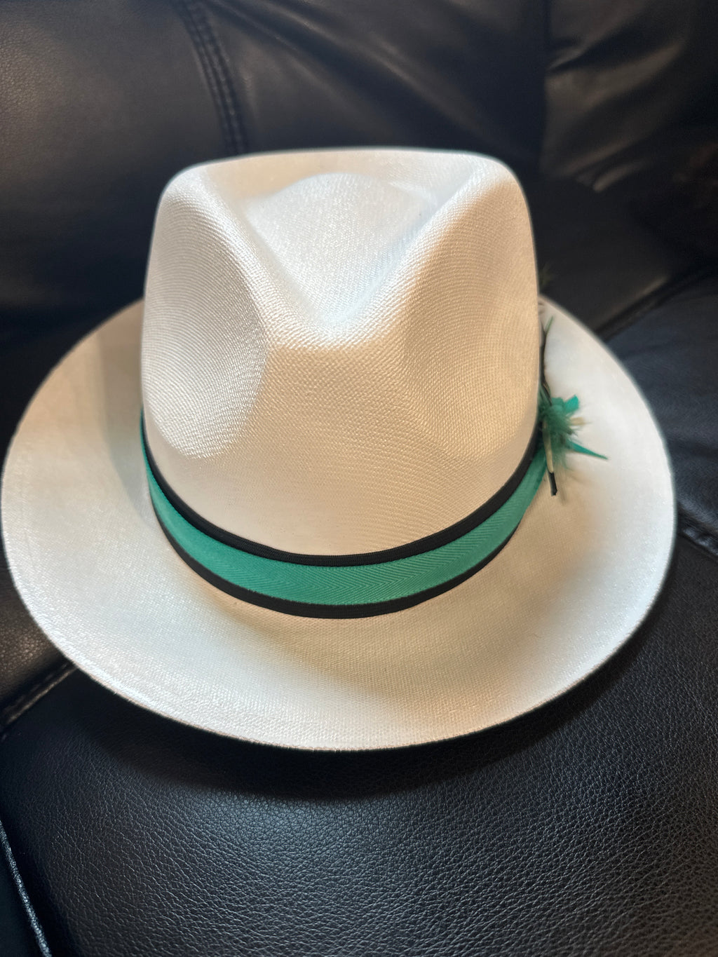 L - White straw green
