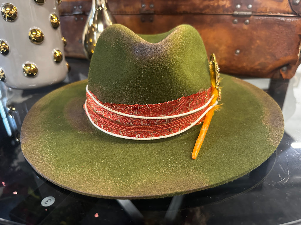 M - Olive martini - Fedora Designs