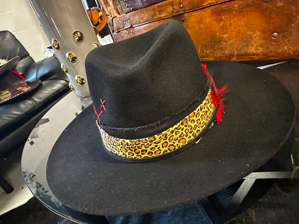 L - Leopard - Fedora Designs