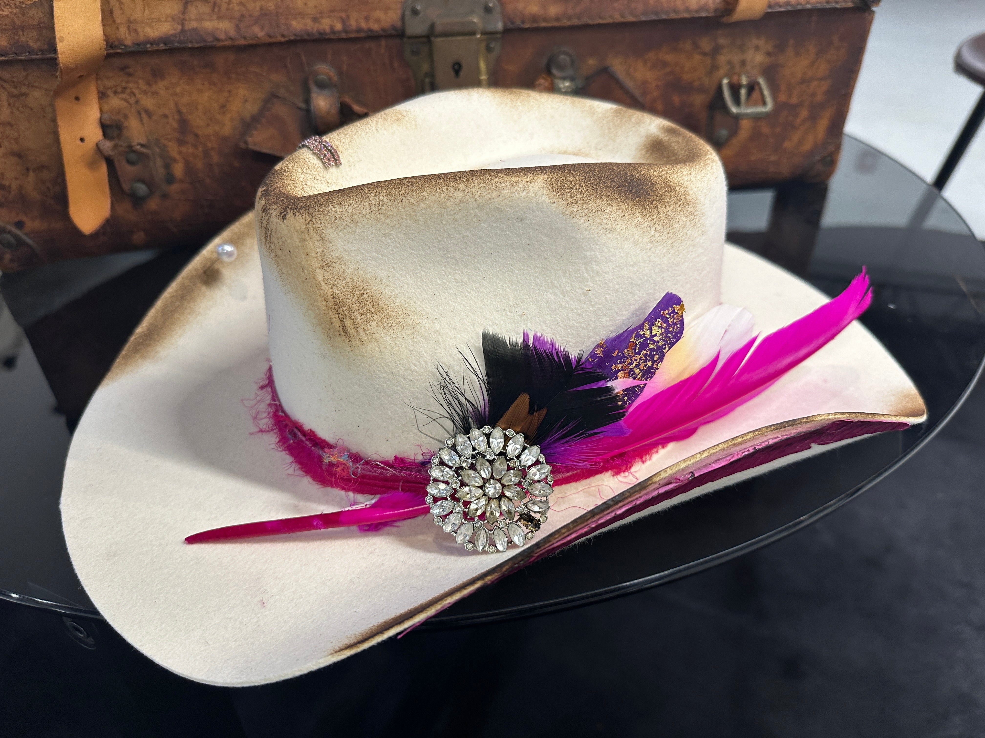 M - White pink cowboy