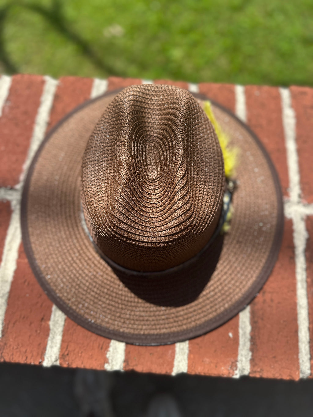 S/M - Brown straw