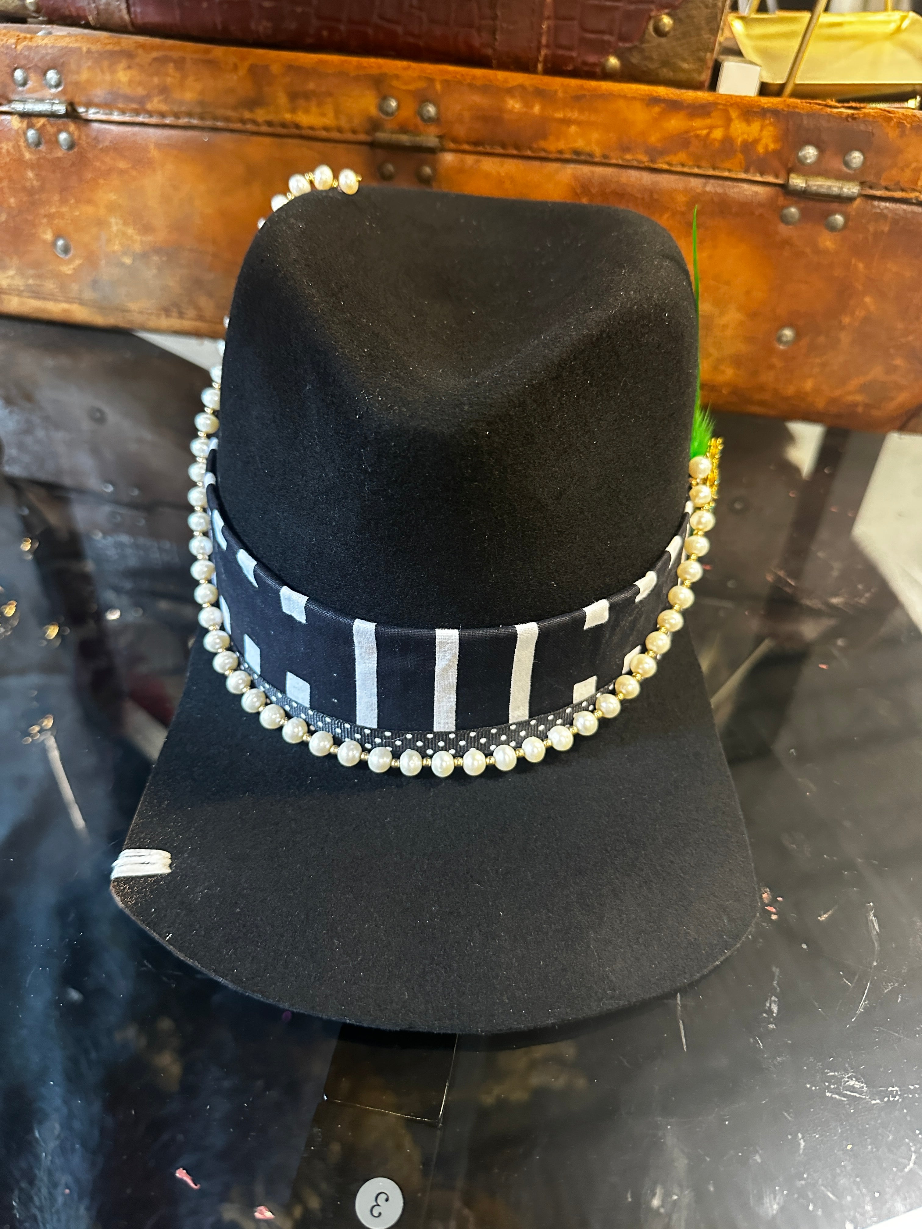 M - Pearl - Fedora Designs