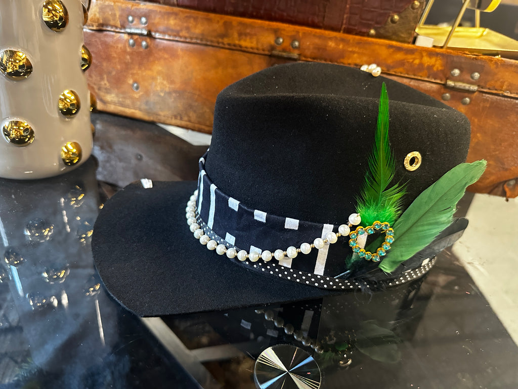 M - Pearl - Fedora Designs