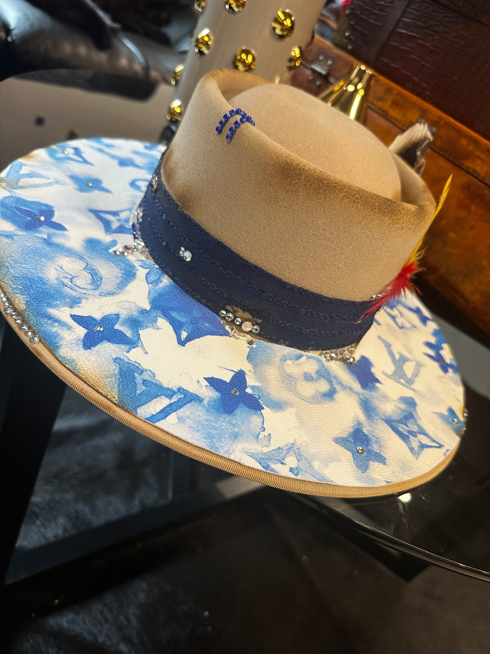 L - LV watermark