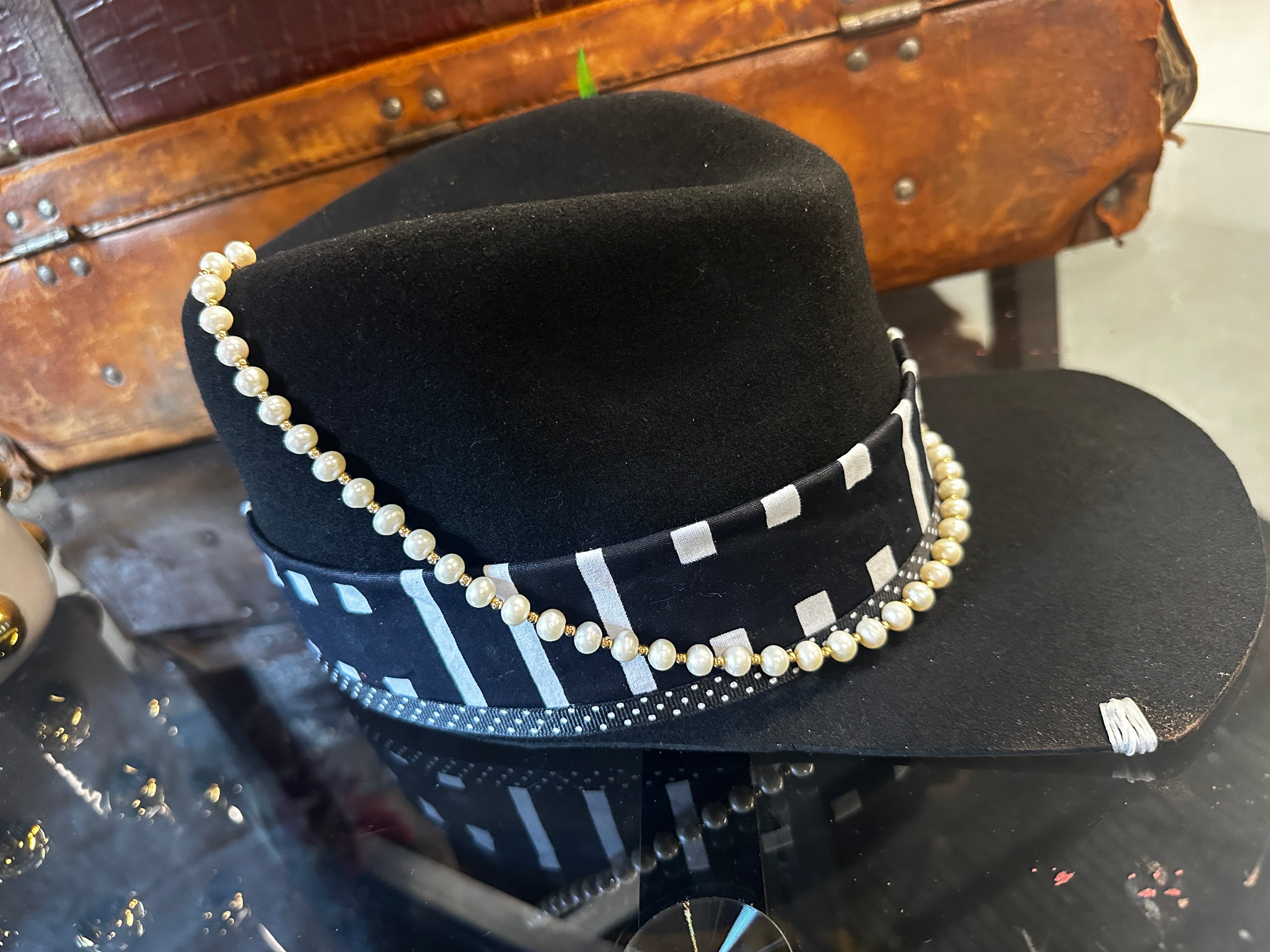 M - Pearl - Fedora Designs