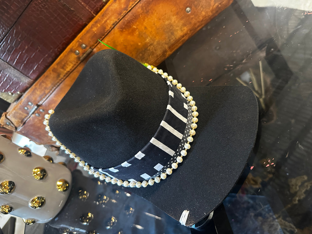 M - Pearl - Fedora Designs