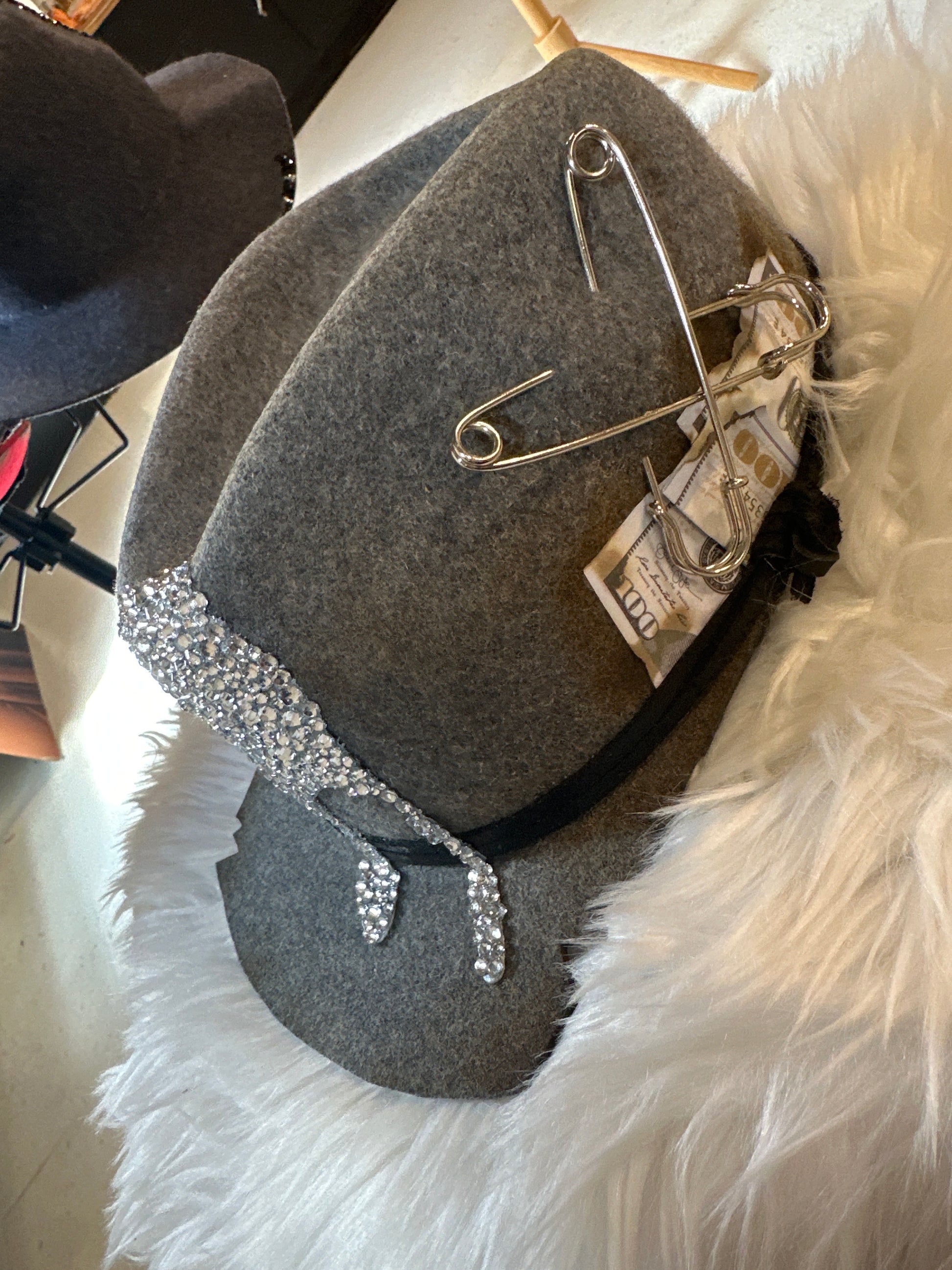 L/XL - Silver grey cap