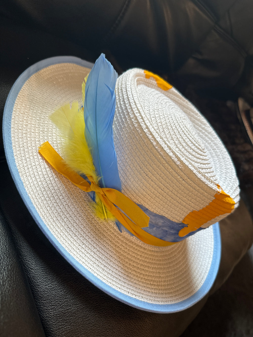M - White yellow drip straw
