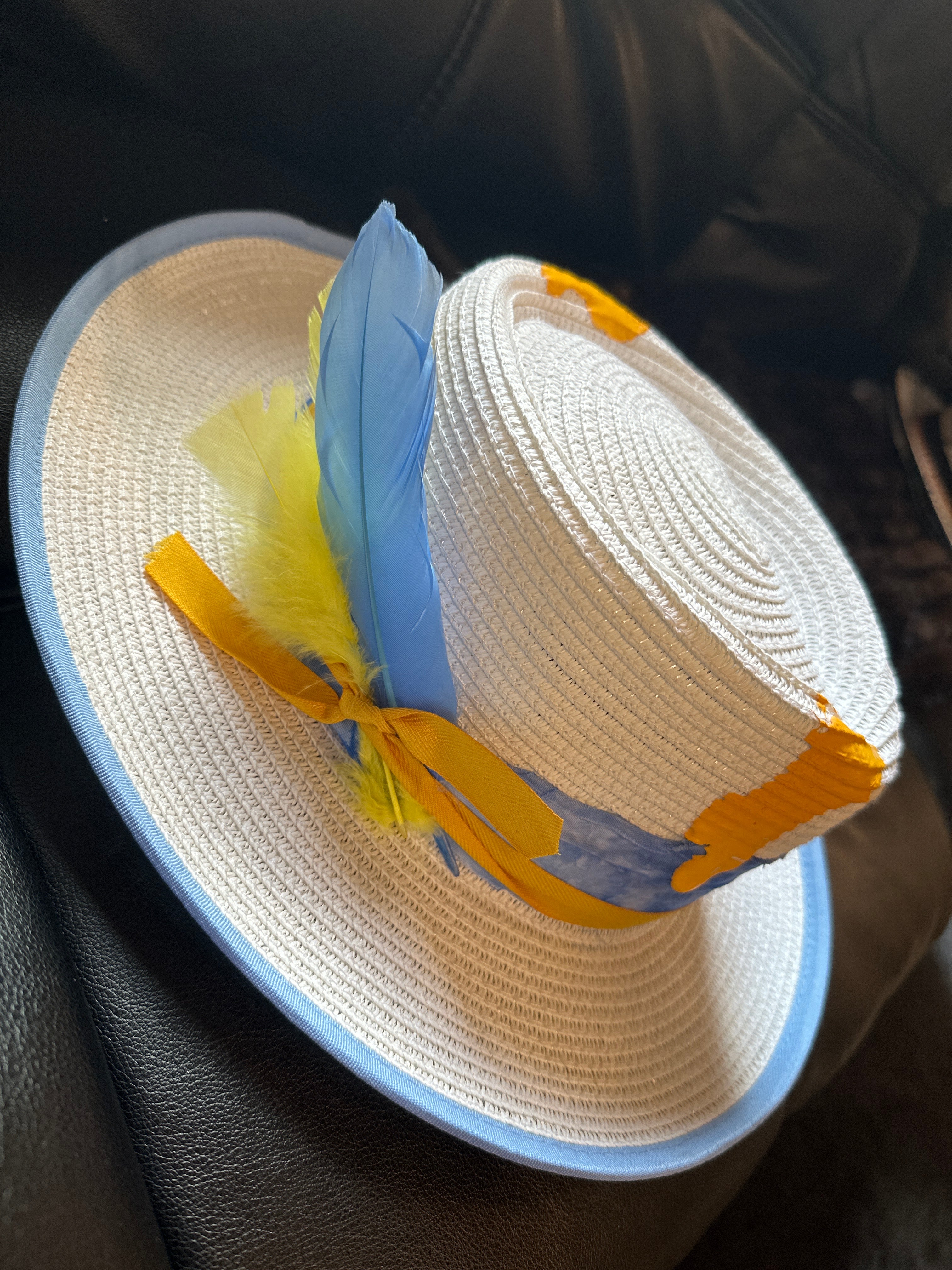M - White yellow drip straw