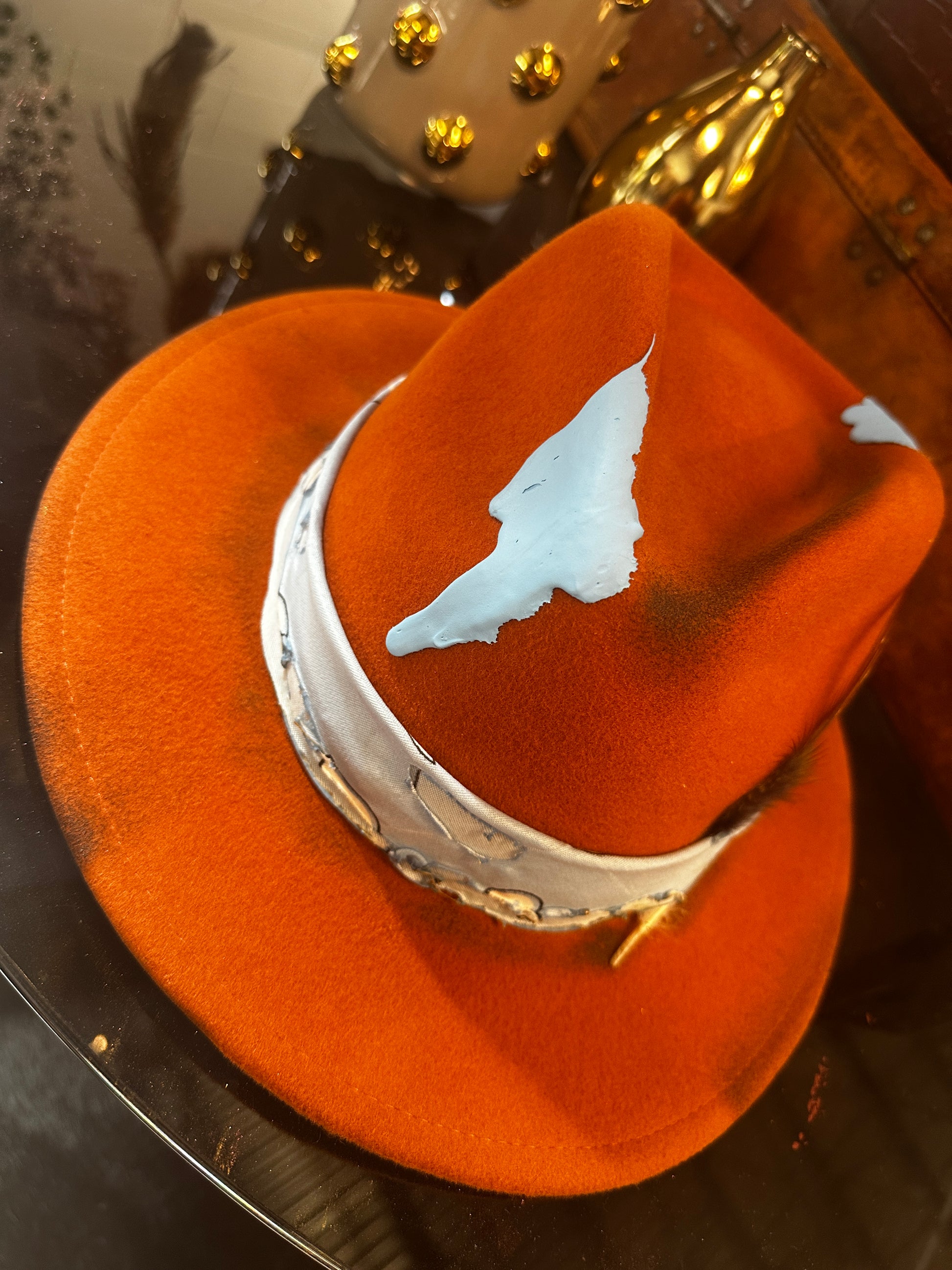 L - Light blue orange
