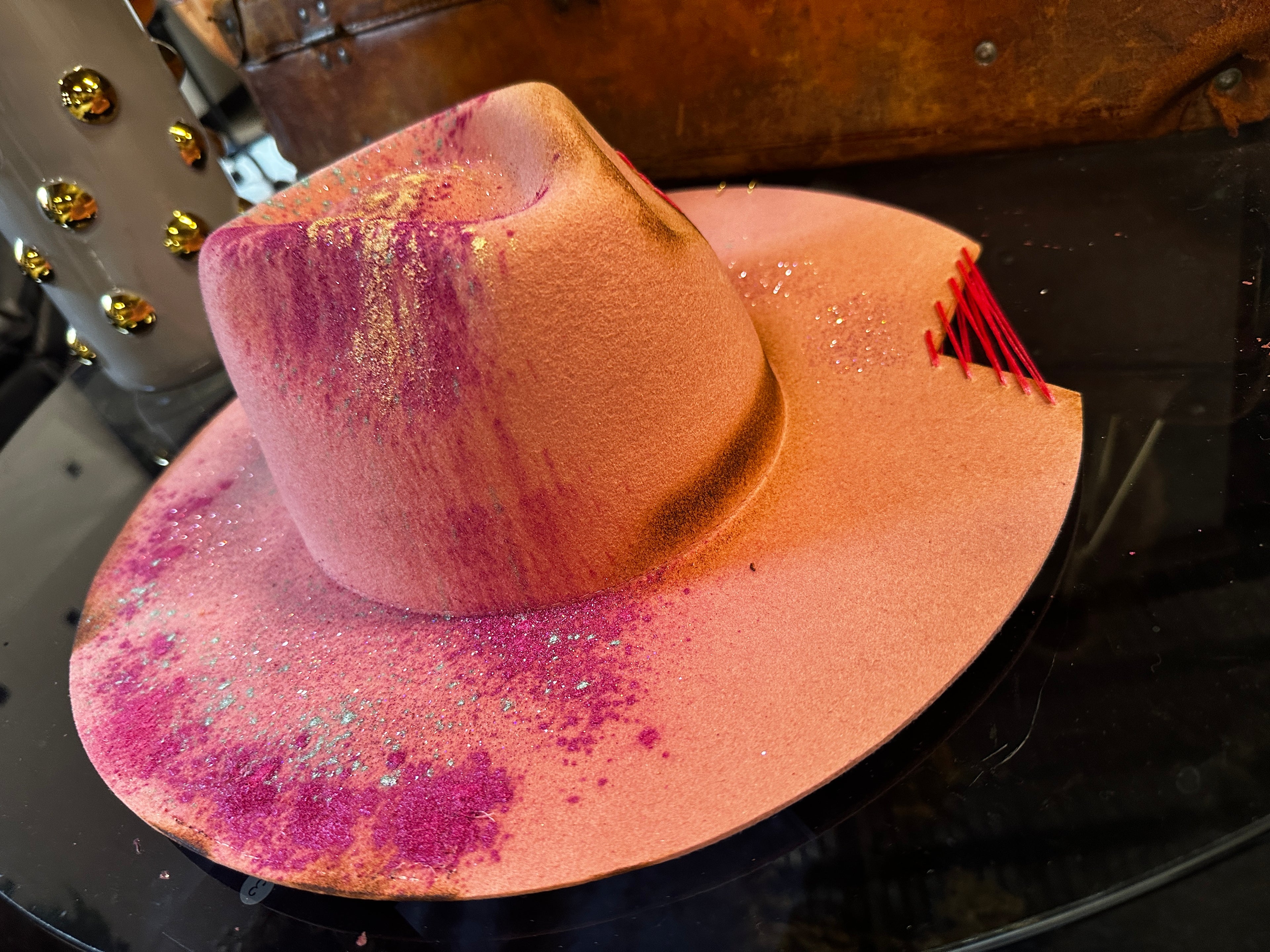 M - Pink sparkles - Fedora Designs