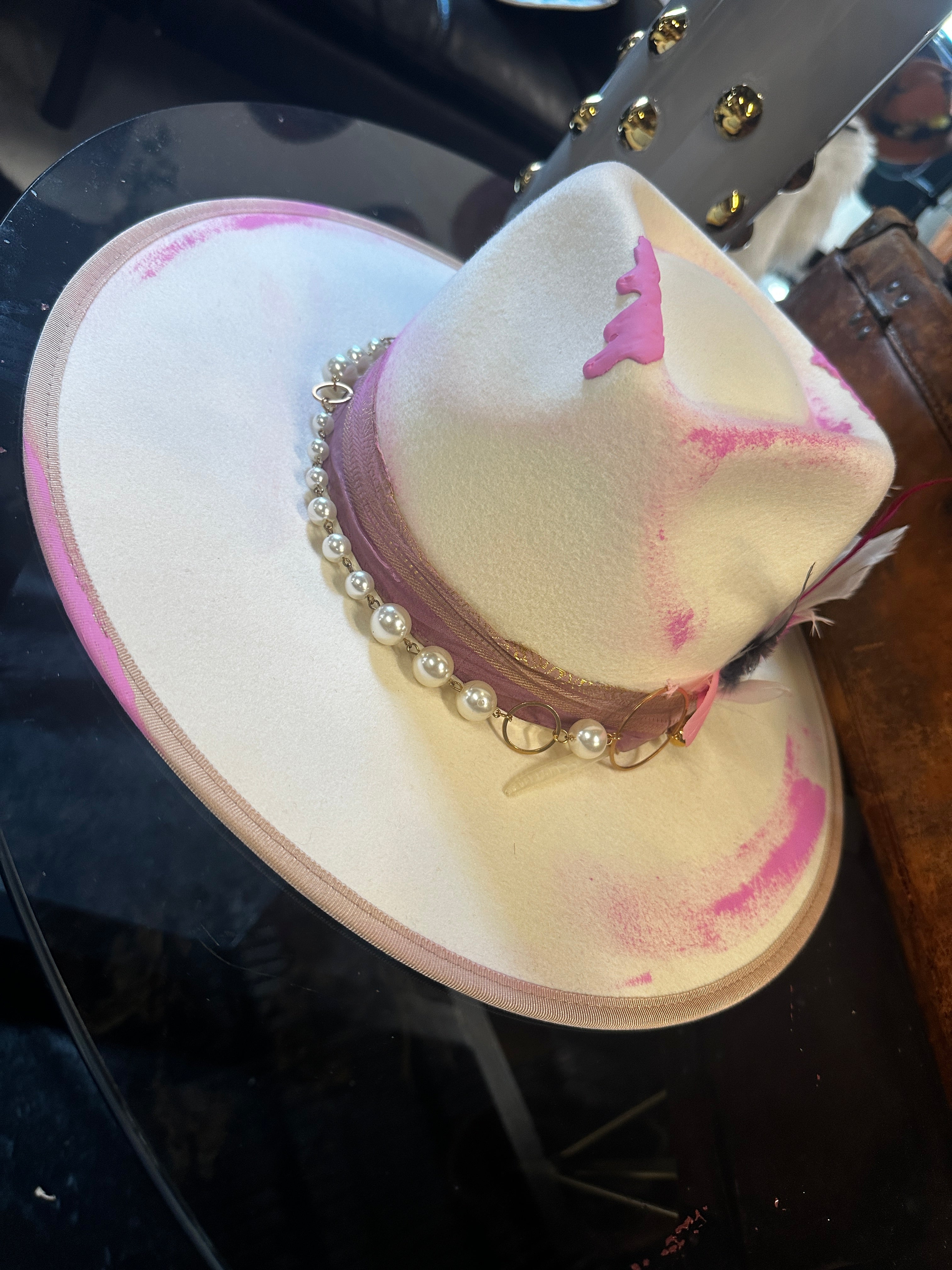 XL - Pinky C - Fedora Designs