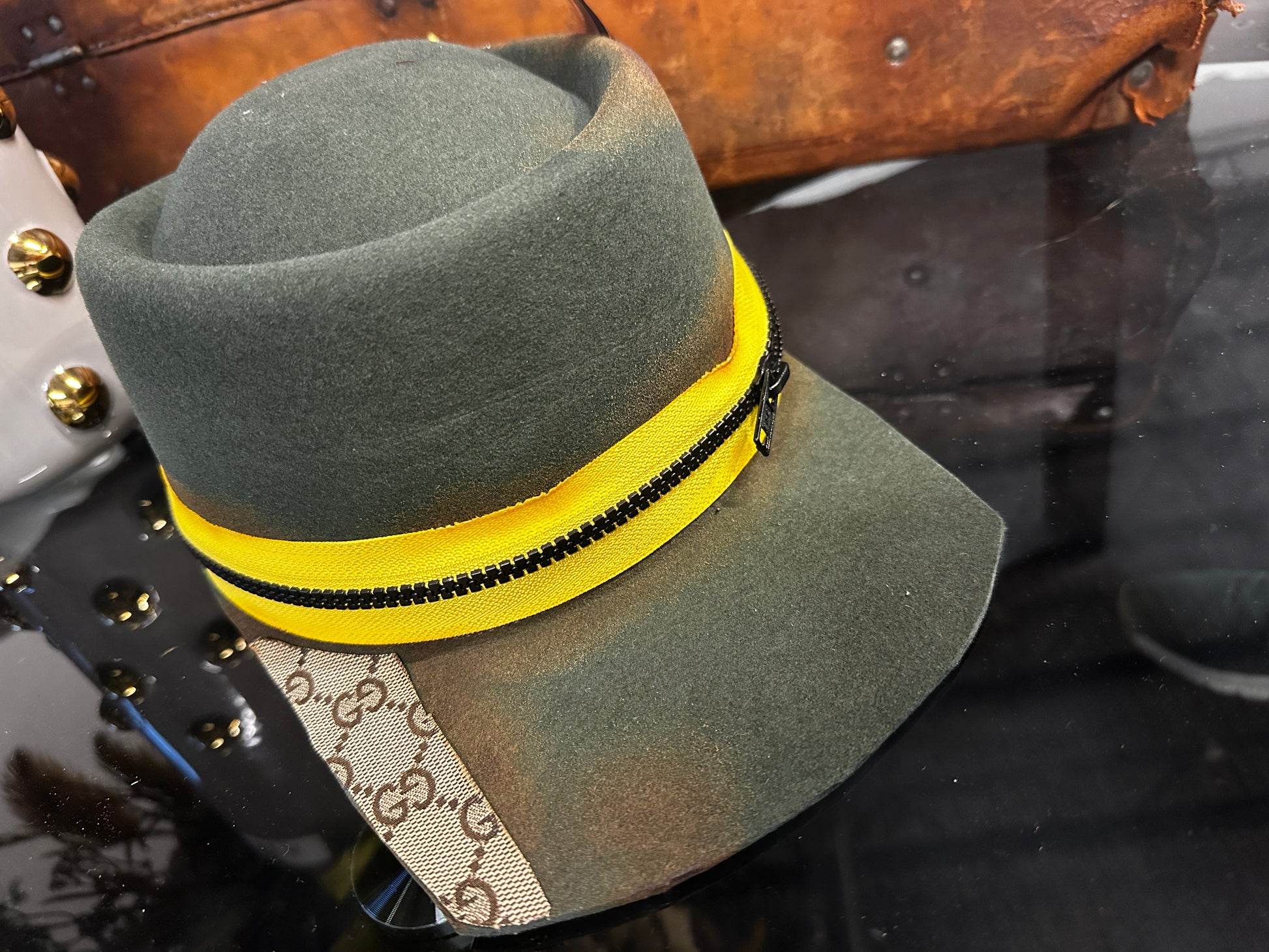 Adjustable - Peekaboo Gucci