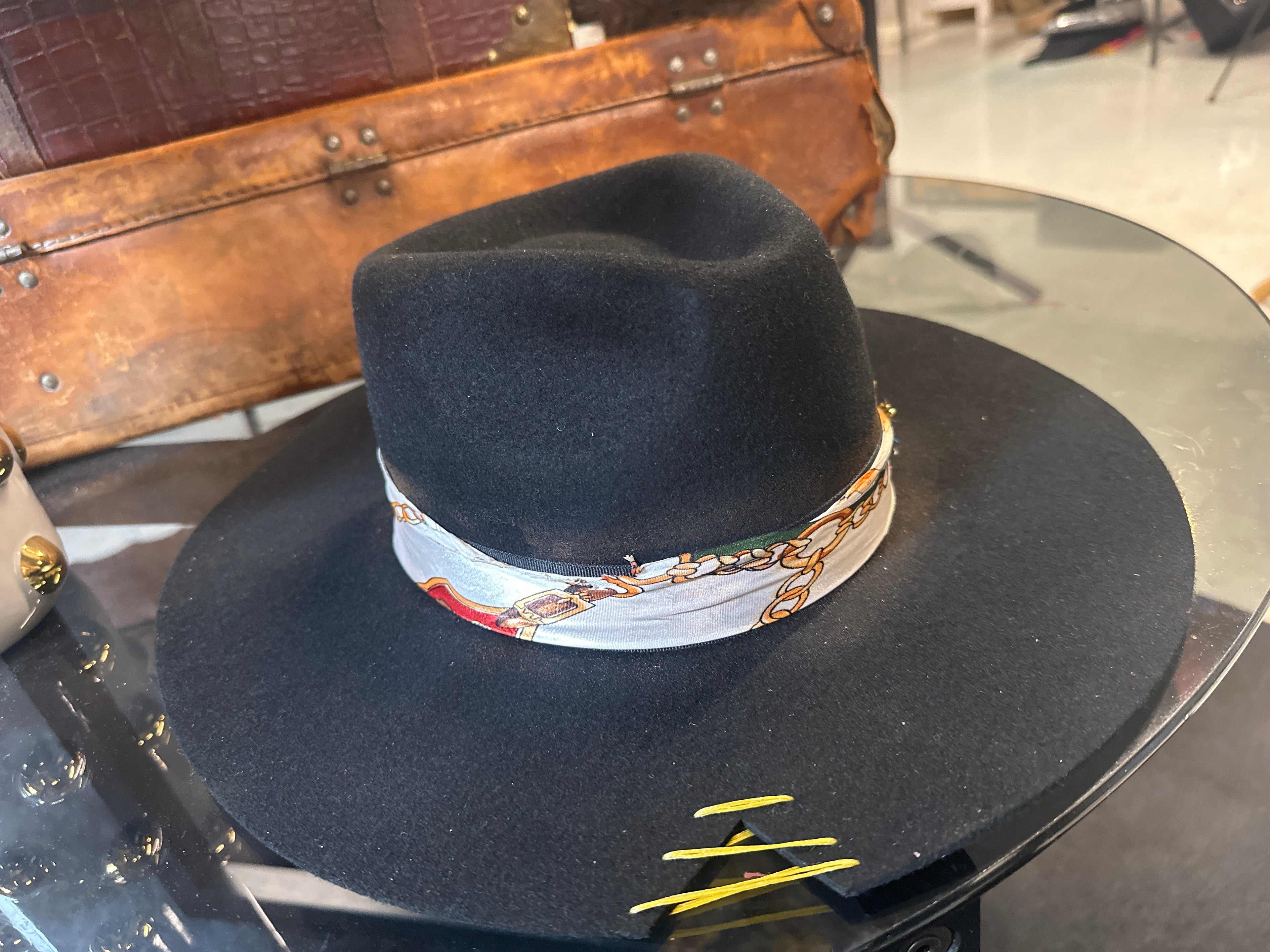 M - Black - yellow - Fedora Designs