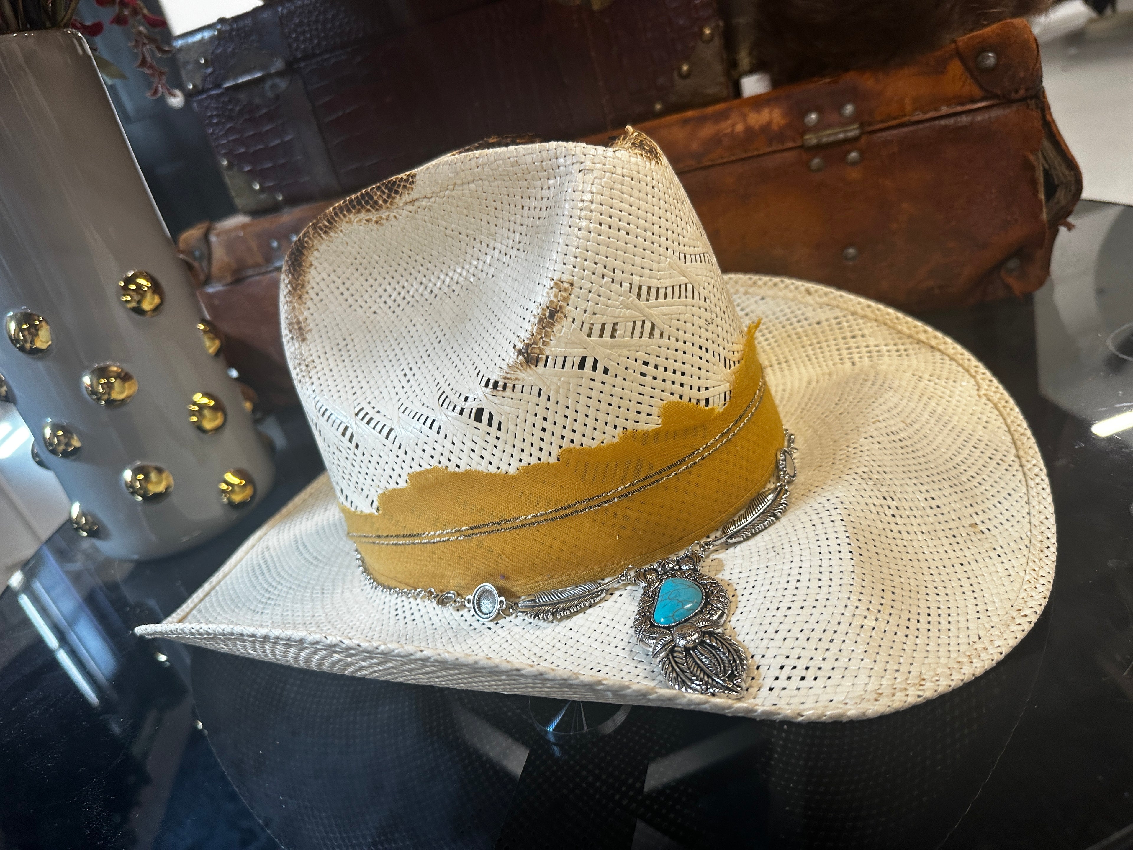 S/M - Straw cowboy