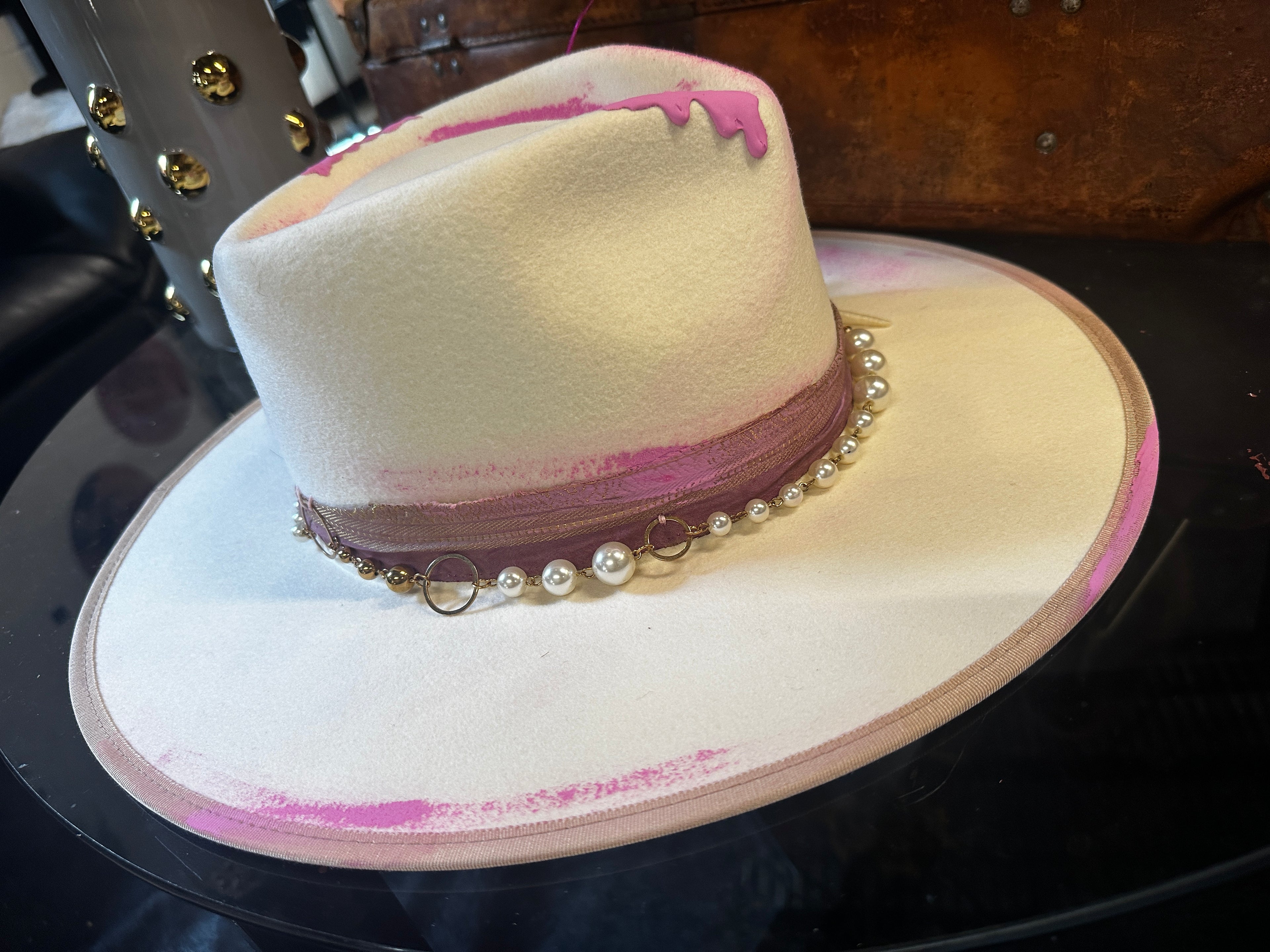XL - Pinky C - Fedora Designs
