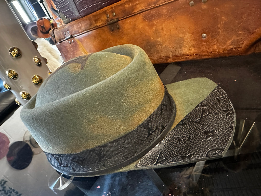M/L - LV marked - Fedora Designs
