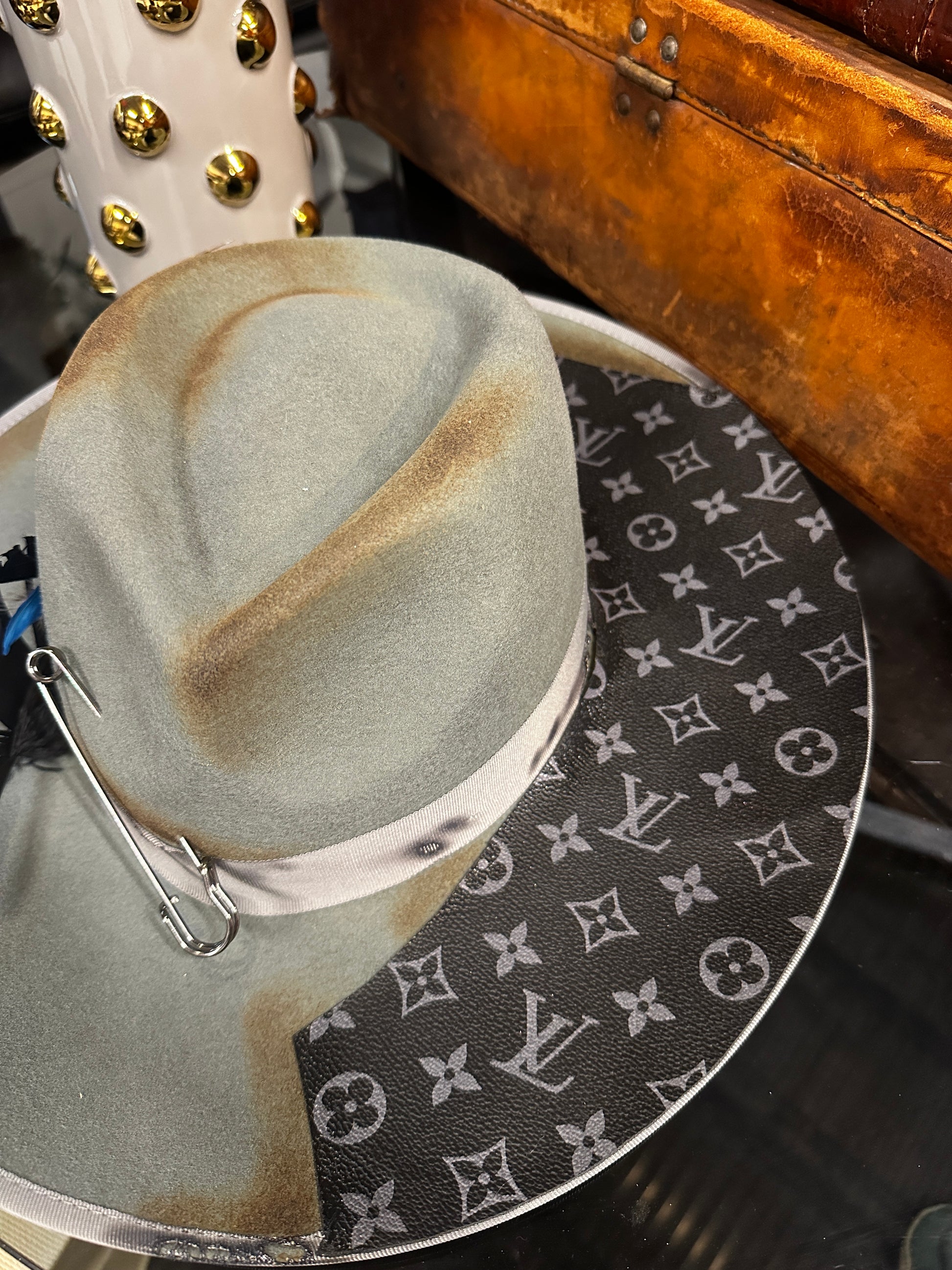 M/L - Grey LV