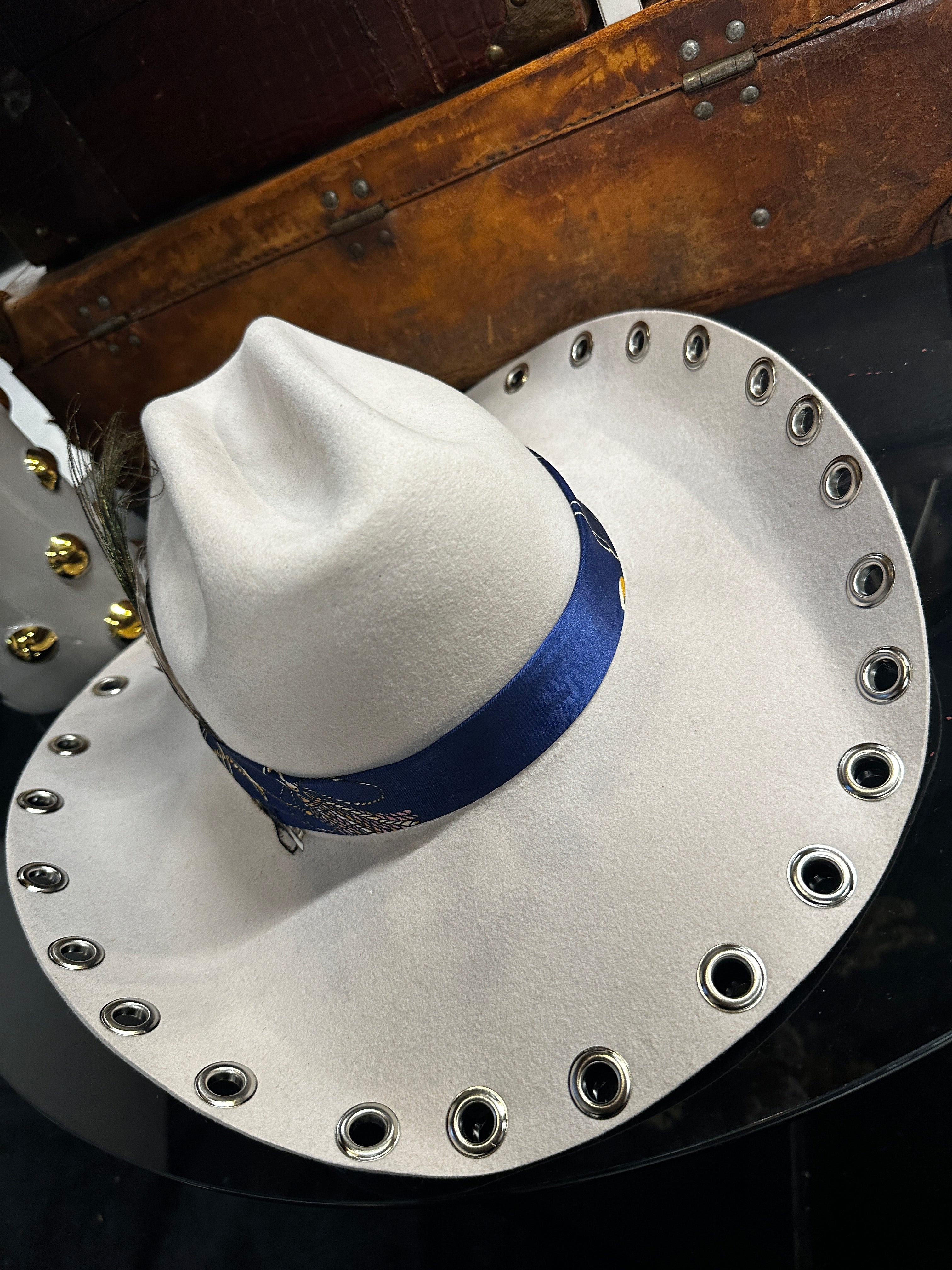 L - Cowboy silver - Fedora Designs