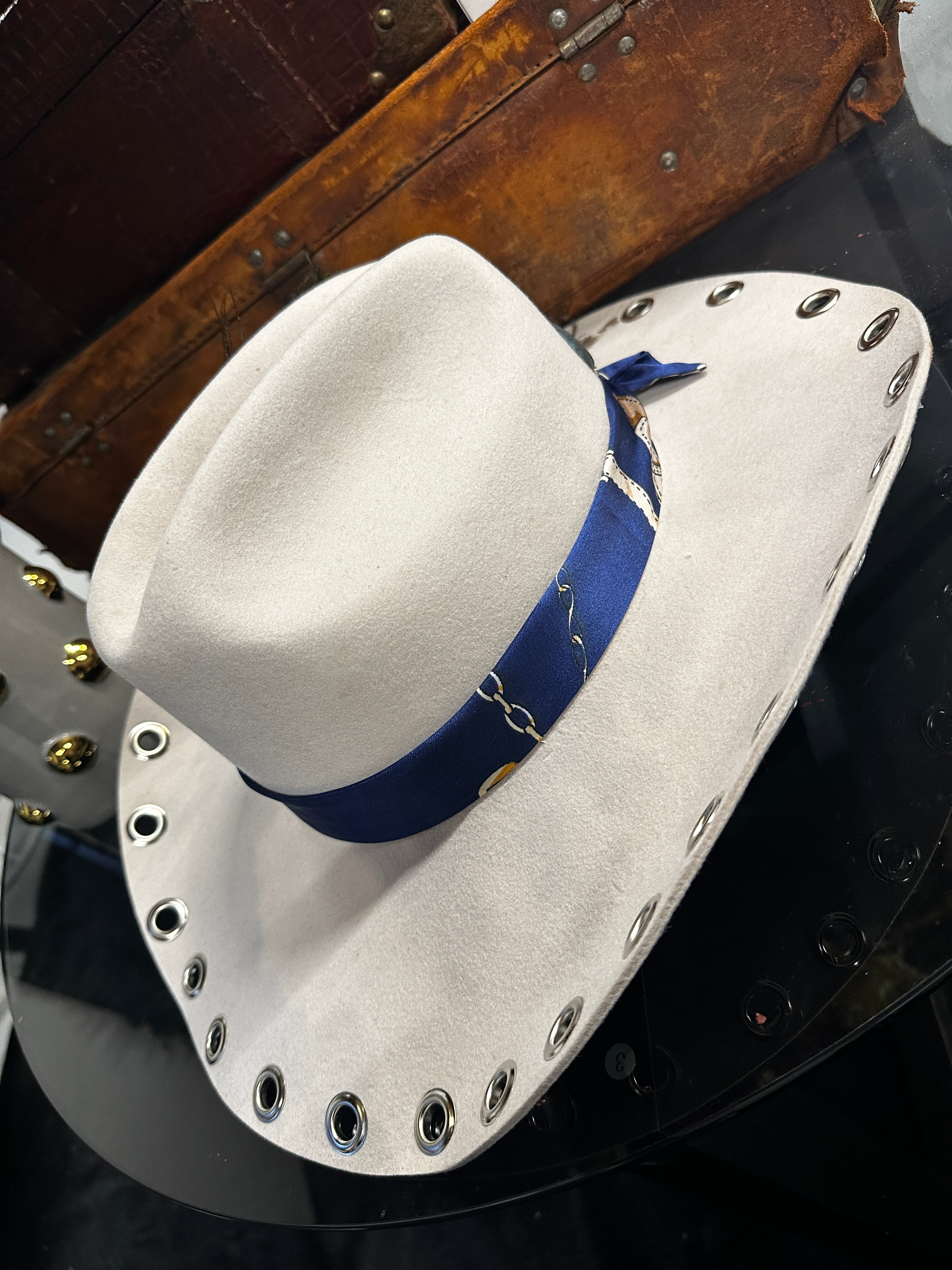 L - Cowboy silver - Fedora Designs