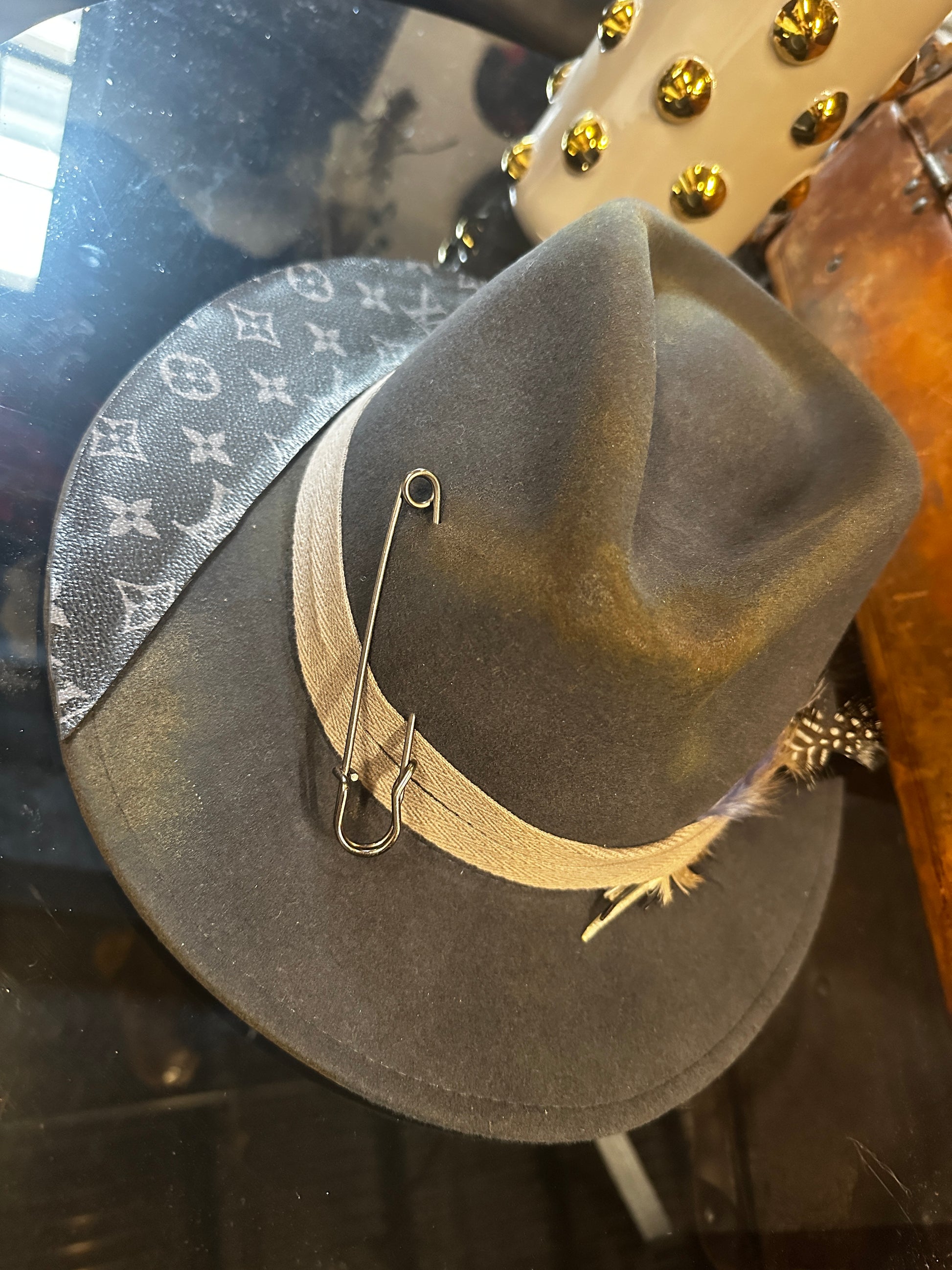 L - Grey LV