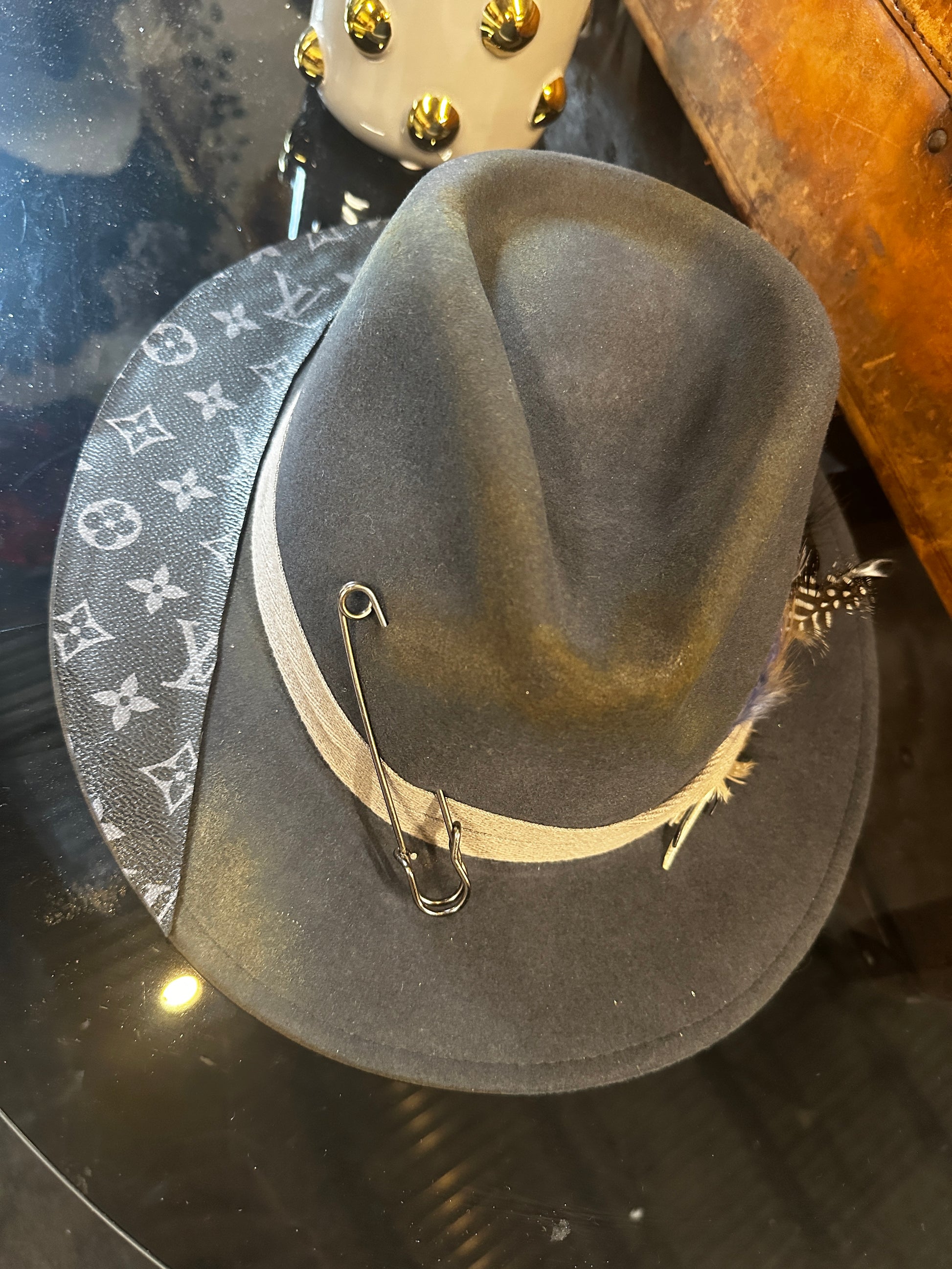 L - Grey LV