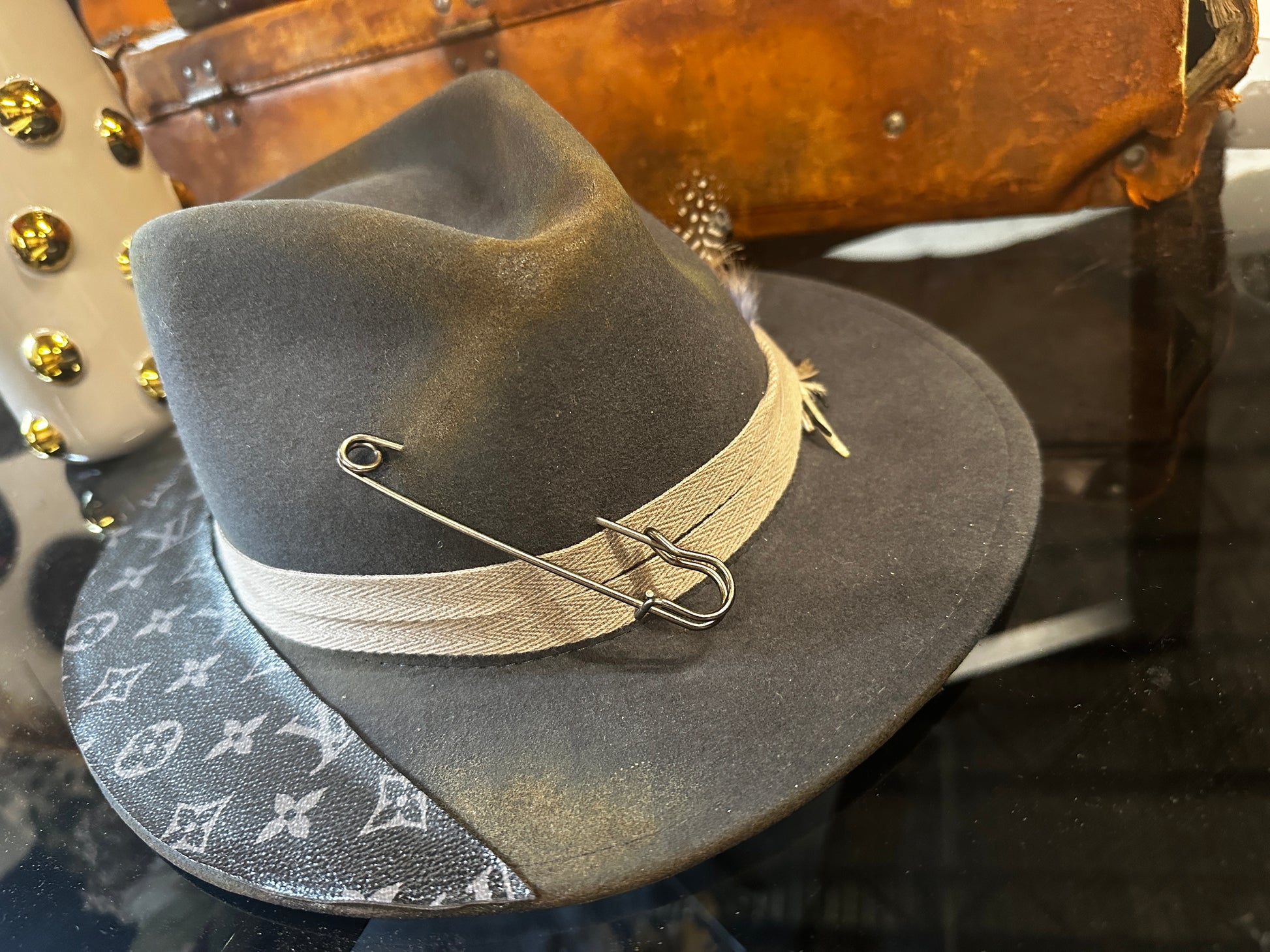L - Grey LV