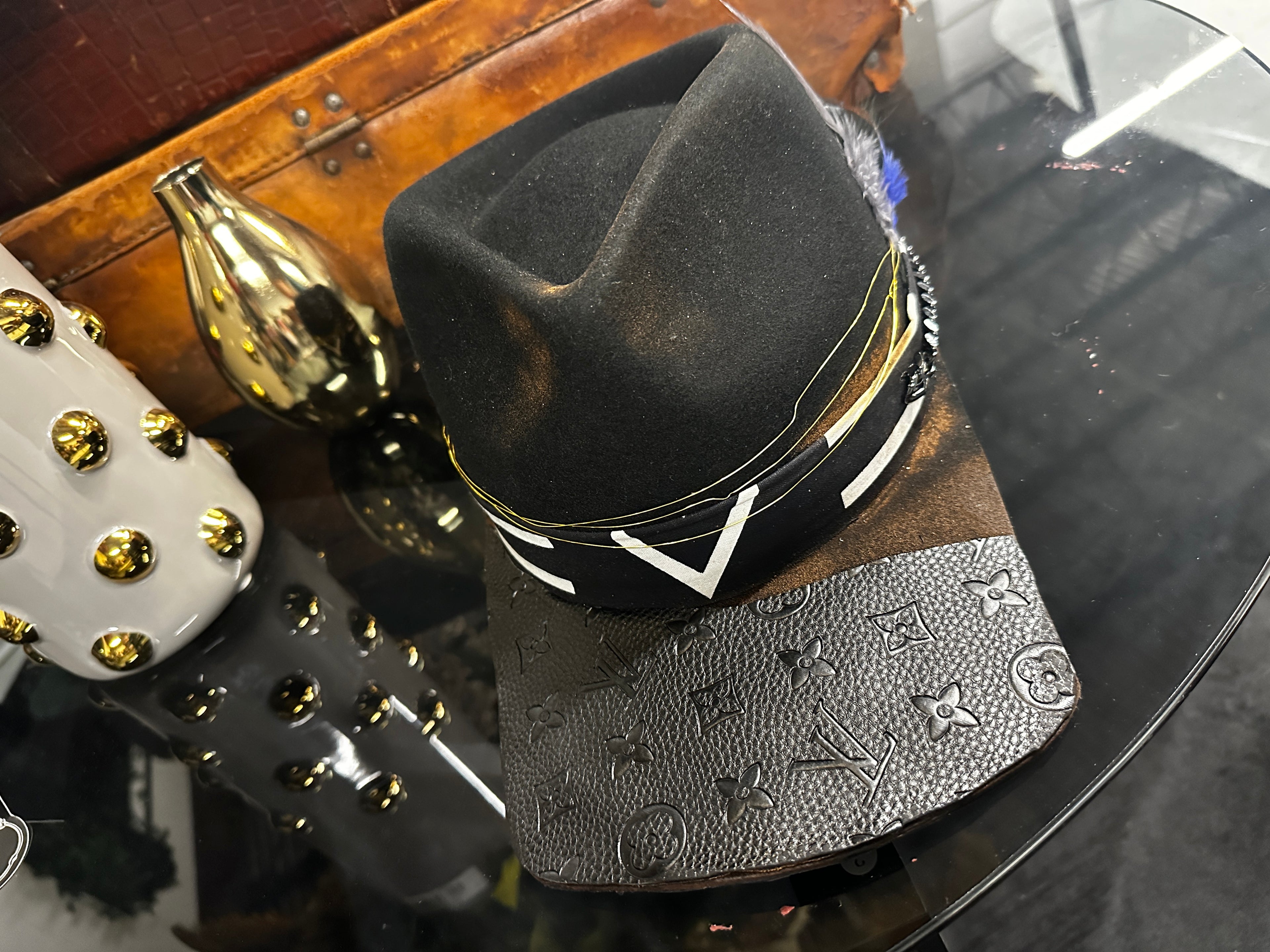 XL - Black/white - Fedora Designs