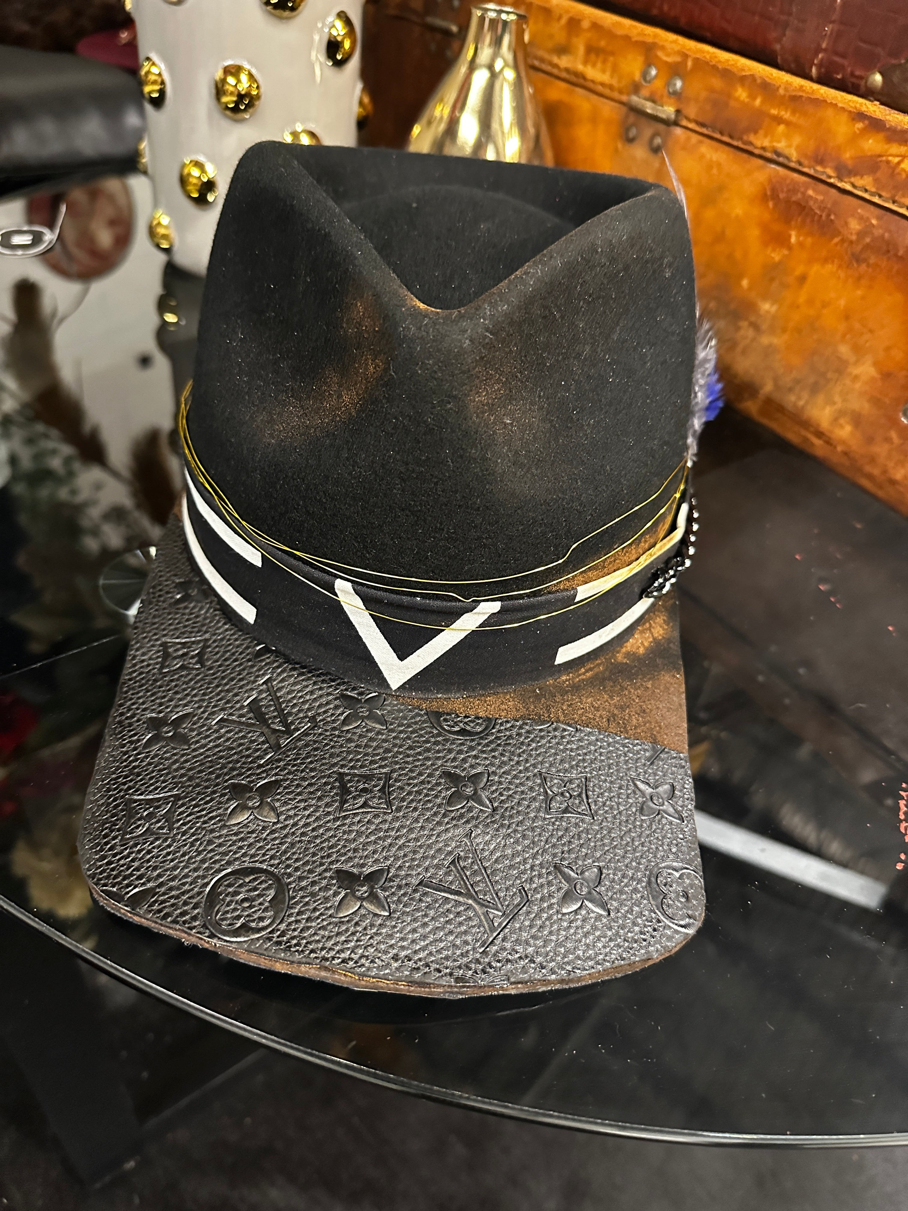 XL - Black/white - Fedora Designs