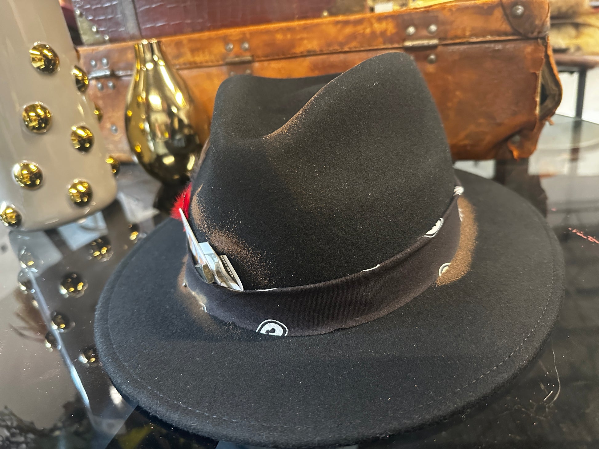 L/XL - Black sneeze - Fedora Designs